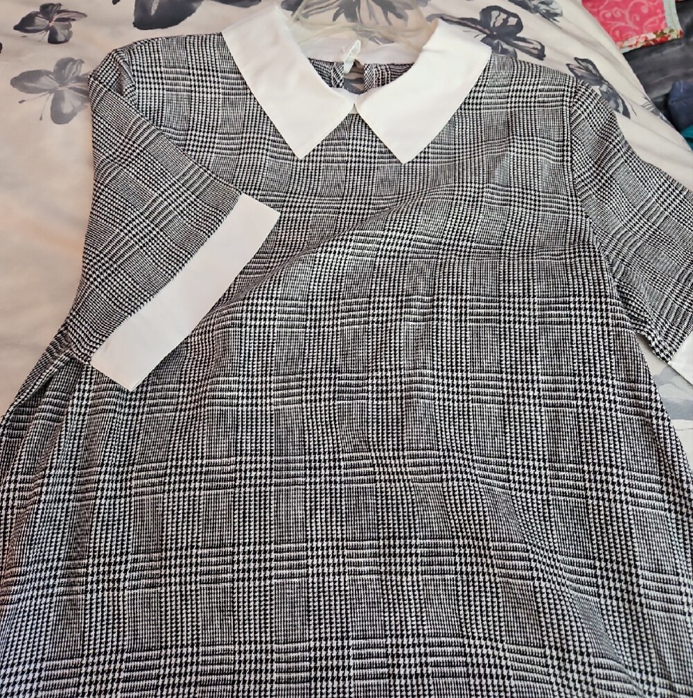 Black and White Plaid Dress with White Collar - Picture 3 of 3